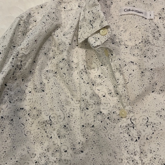 Calvin Klein Shirt. S-8 - Picture 6 of 6